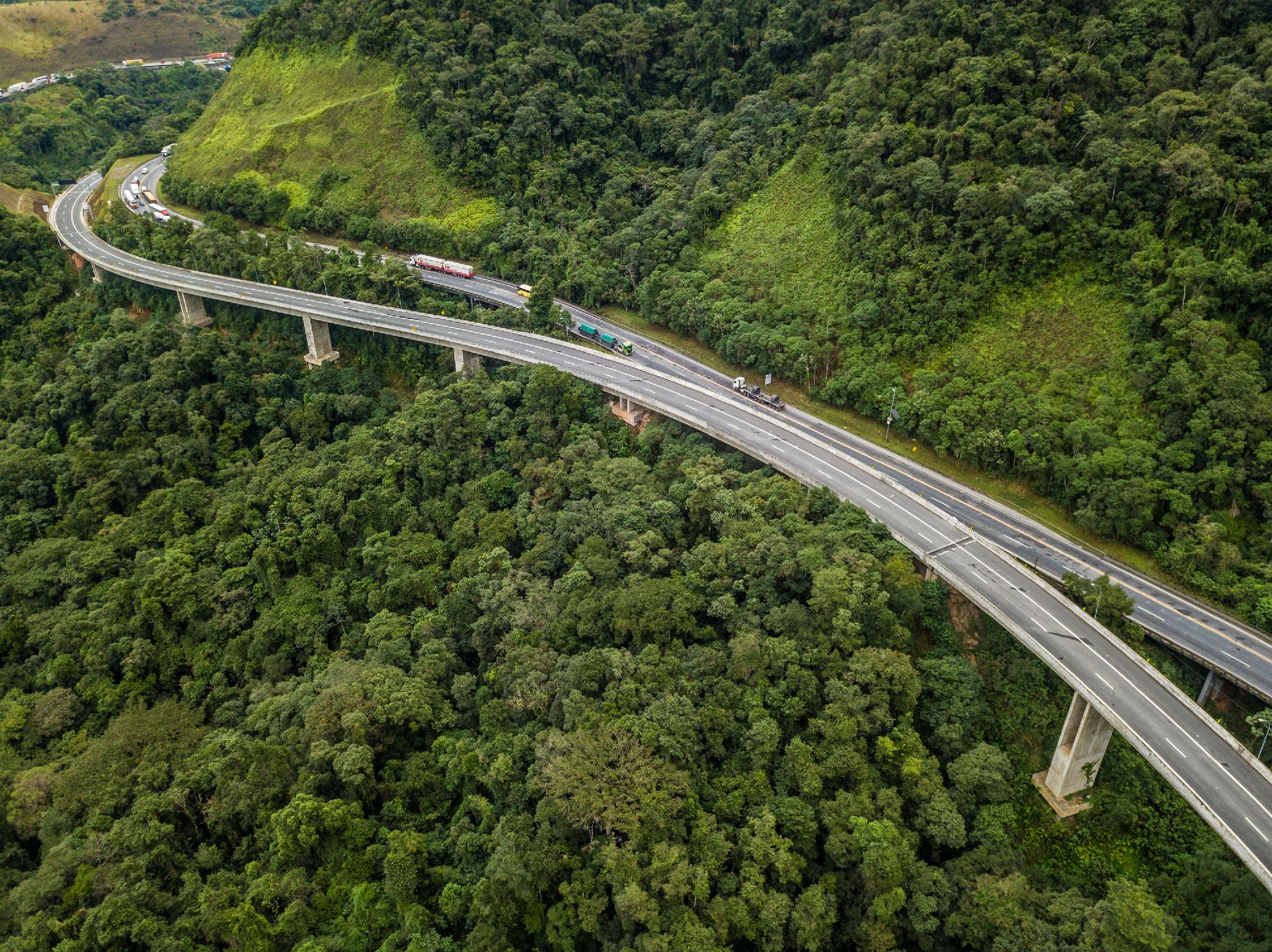<h2>Sostenibilidad</h2> <h1>We have a plan</h1> La movilidad está en constante evolución, experimentando una gran transformación. <br>El compromiso de Abertis es impulsar un nuevo modelo de movilidad cada vez más sostenible,<br>innovador, eficiente y seguro.<p>Saber más</p>